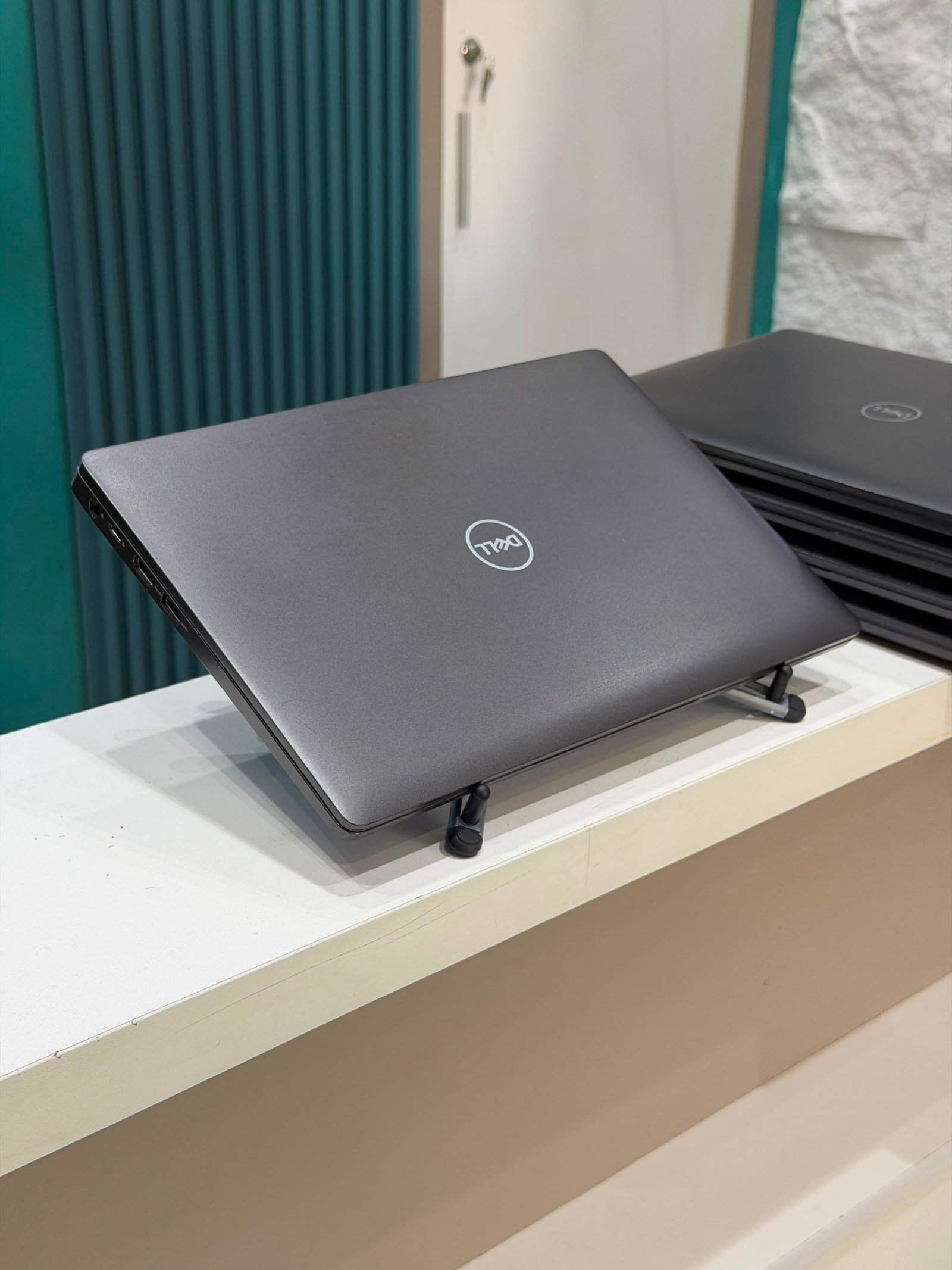 Dell Latitude 5300 – Intel® Core™ i5 | 16 Go RAM | 256 Go SSD – Image 2