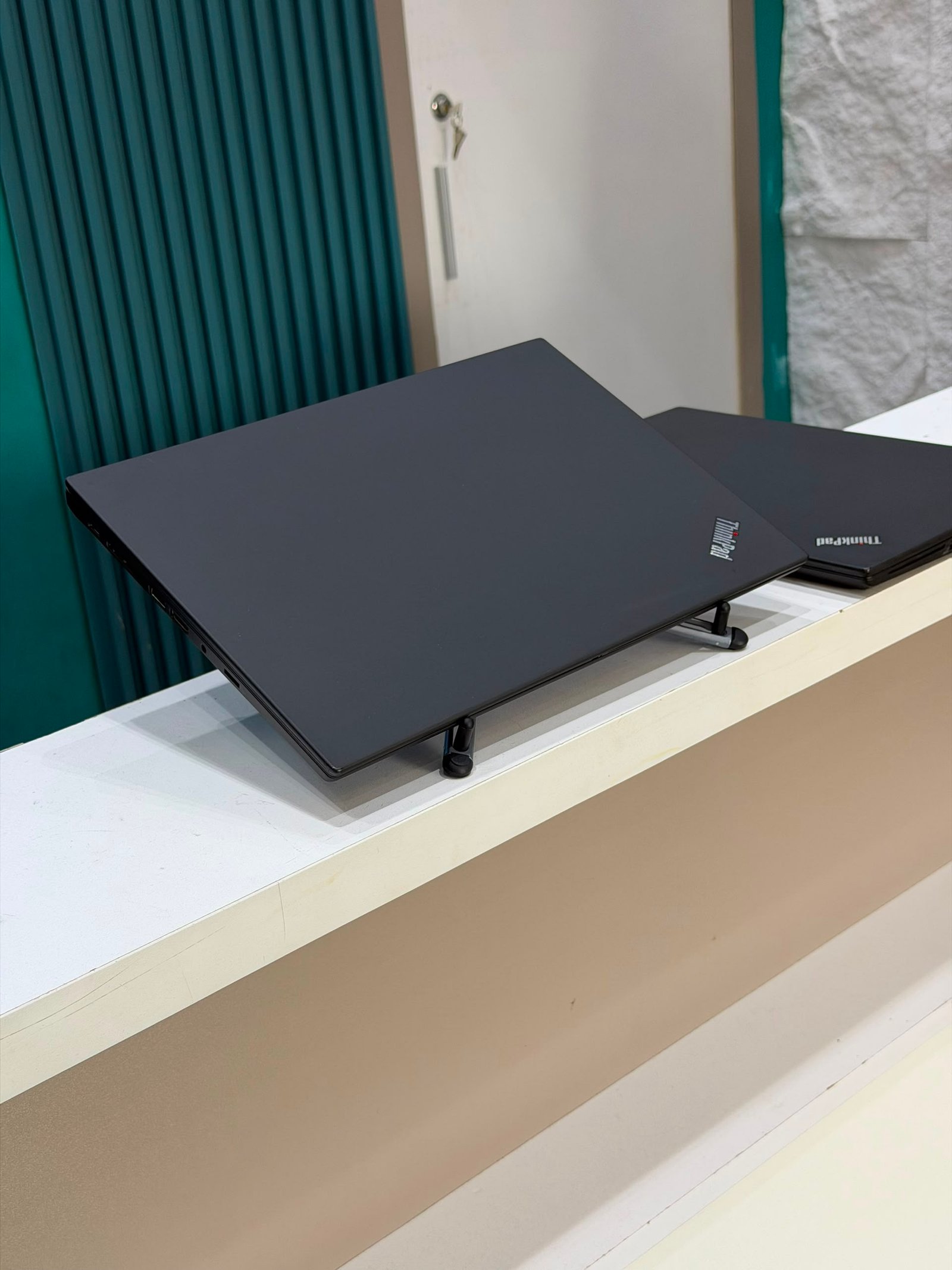 Lenovo ThinkPad P14s Gen 1
Une station de travail mobile pensée pour les professionnels. – Image 4